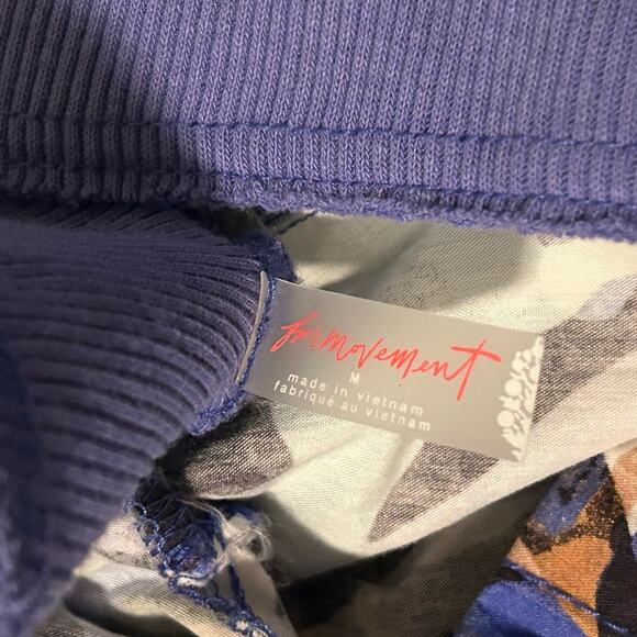 NEW Free People Mesmerize Me Print Cargo Pants Size Medium Purple Camo Wide Leg - Picture 13 of 16